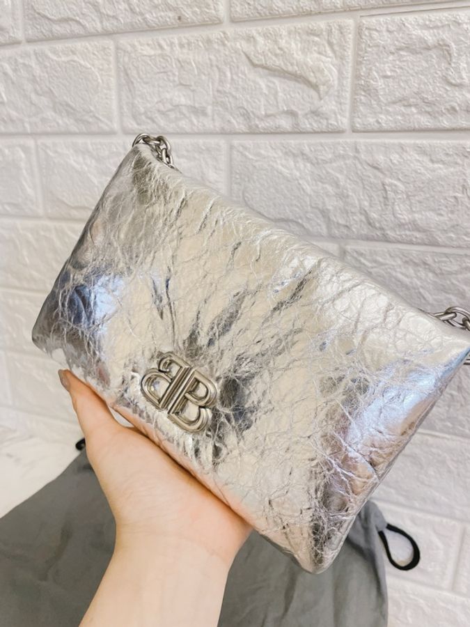 近新超甜價✨ 巴黎世家 BALENCIAGA Monaco 肩背包斜背包手拿包銀MONACO NANO-13