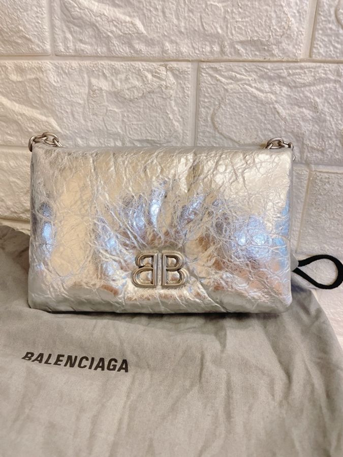 近新超甜價✨ 巴黎世家 BALENCIAGA Monaco 肩背包斜背包手拿包銀MONACO NANO-16