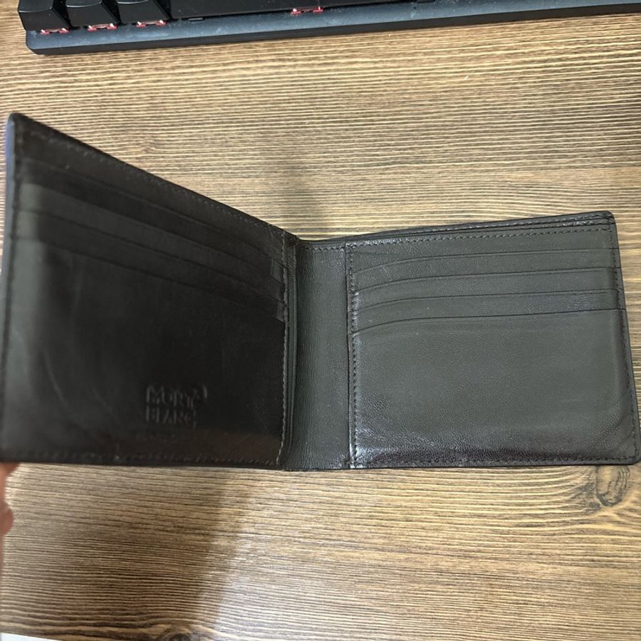 MONTBLANC 萬寶龍 黑色鱷魚紋雙折短夾-8
