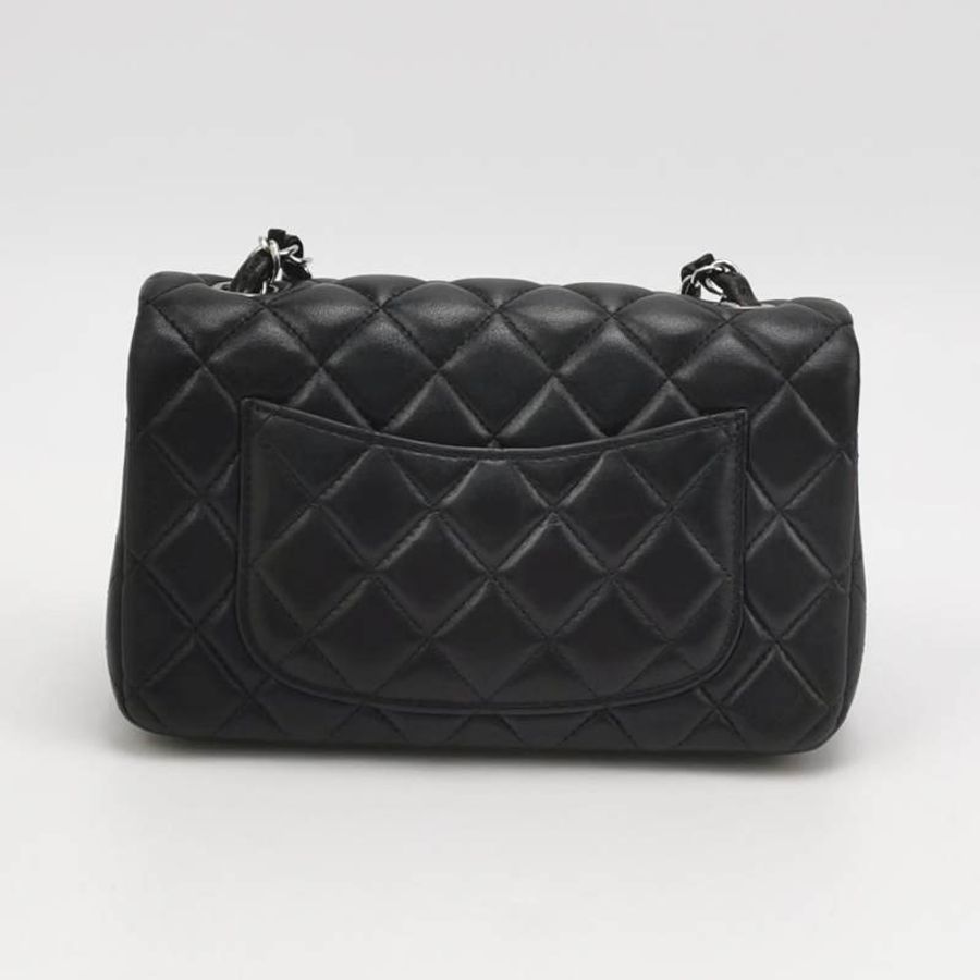 Chanel Classic Flap 經典款大mini羊皮菱格絎縫雙C扣皮穿鏈斜背包-4