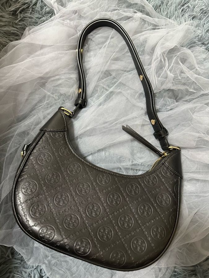 Tory Burch 荔枝紋半月包 黑色-1