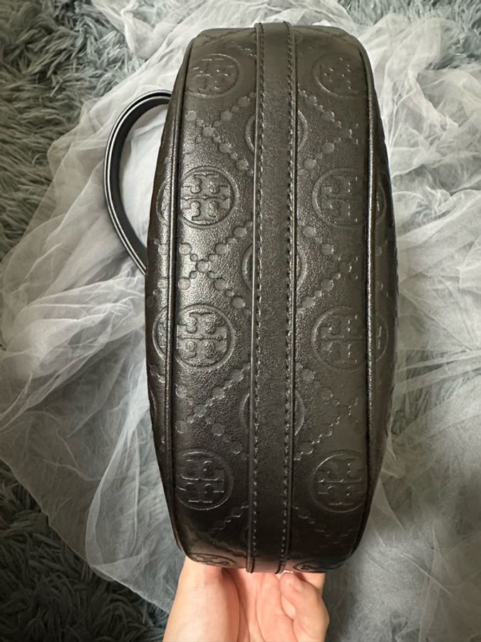 Tory Burch 荔枝紋半月包 黑色-2