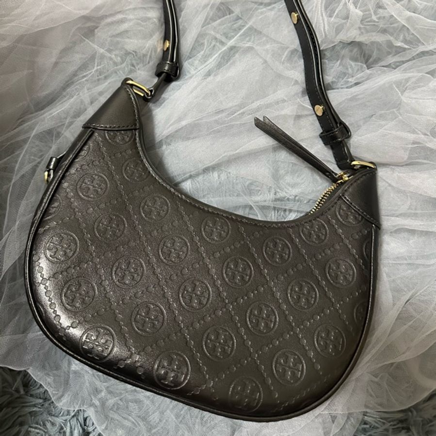 Tory Burch 荔枝紋半月包 黑色-7