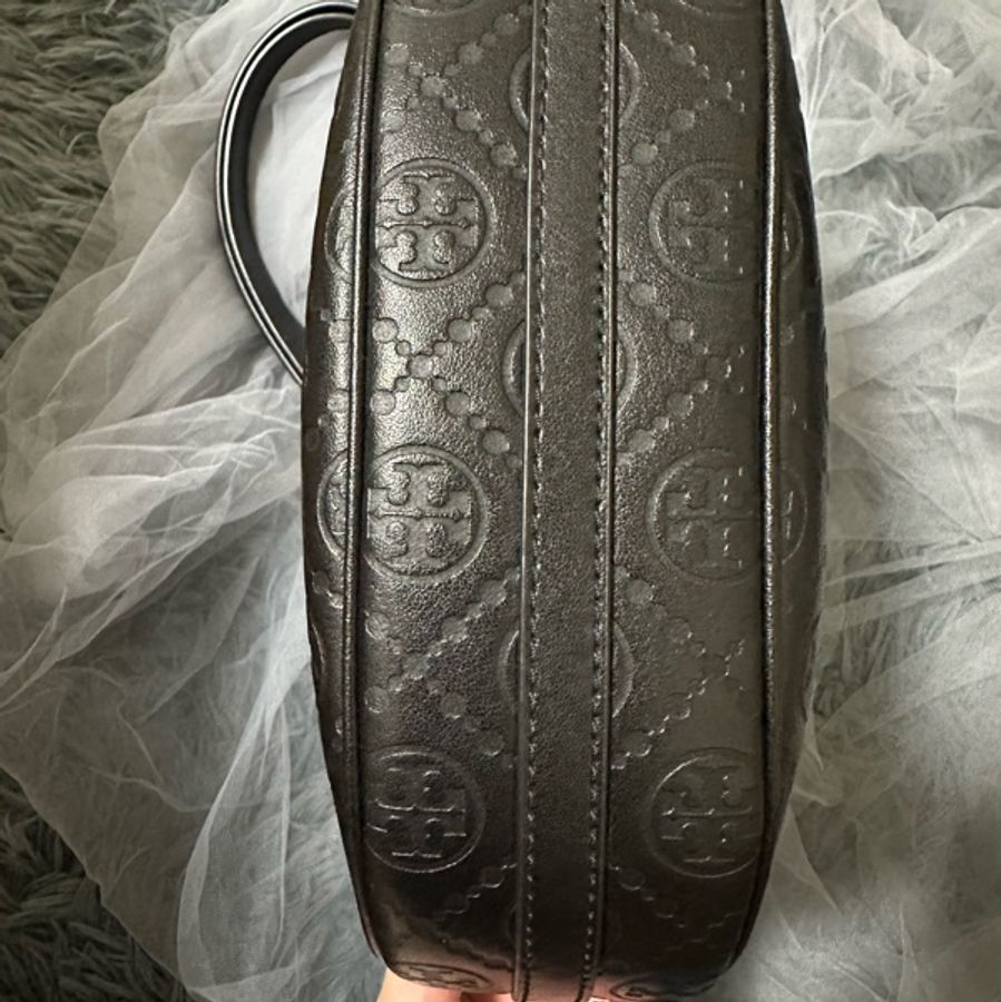 Tory Burch 荔枝紋半月包 黑色-9