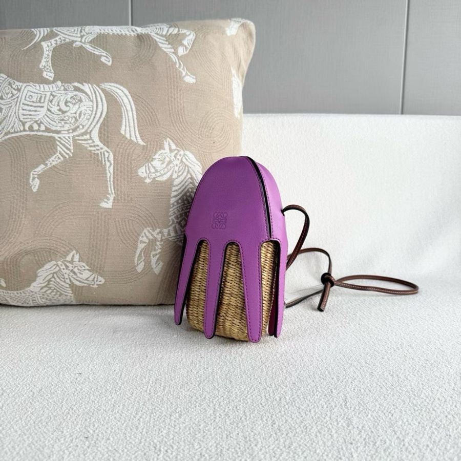【威選精品】💜 Loewe 紫色草編章魚斜背包-1