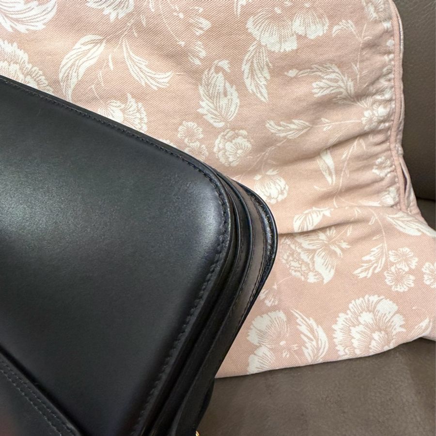 A.P.C. Grace 小號 單肩包 法國簡約時尚品牌 黑色光滑牛皮 皮革 經典款 空姐包 手袋 側斜包 孭背包 手提包 單肩包 包包 沙漏包 A.P.C. Grace bag black box leather-11