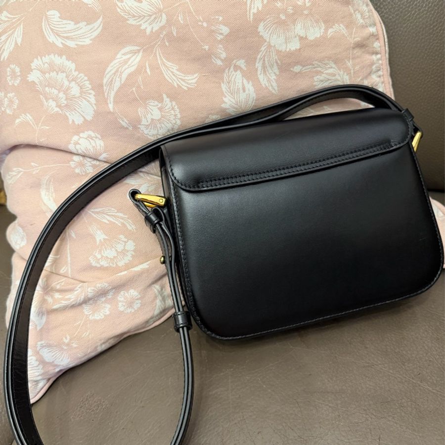 A.P.C. Grace 小號 單肩包 法國簡約時尚品牌 黑色光滑牛皮 皮革 經典款 空姐包 手袋 側斜包 孭背包 手提包 單肩包 包包 沙漏包 A.P.C. Grace bag black box leather-12