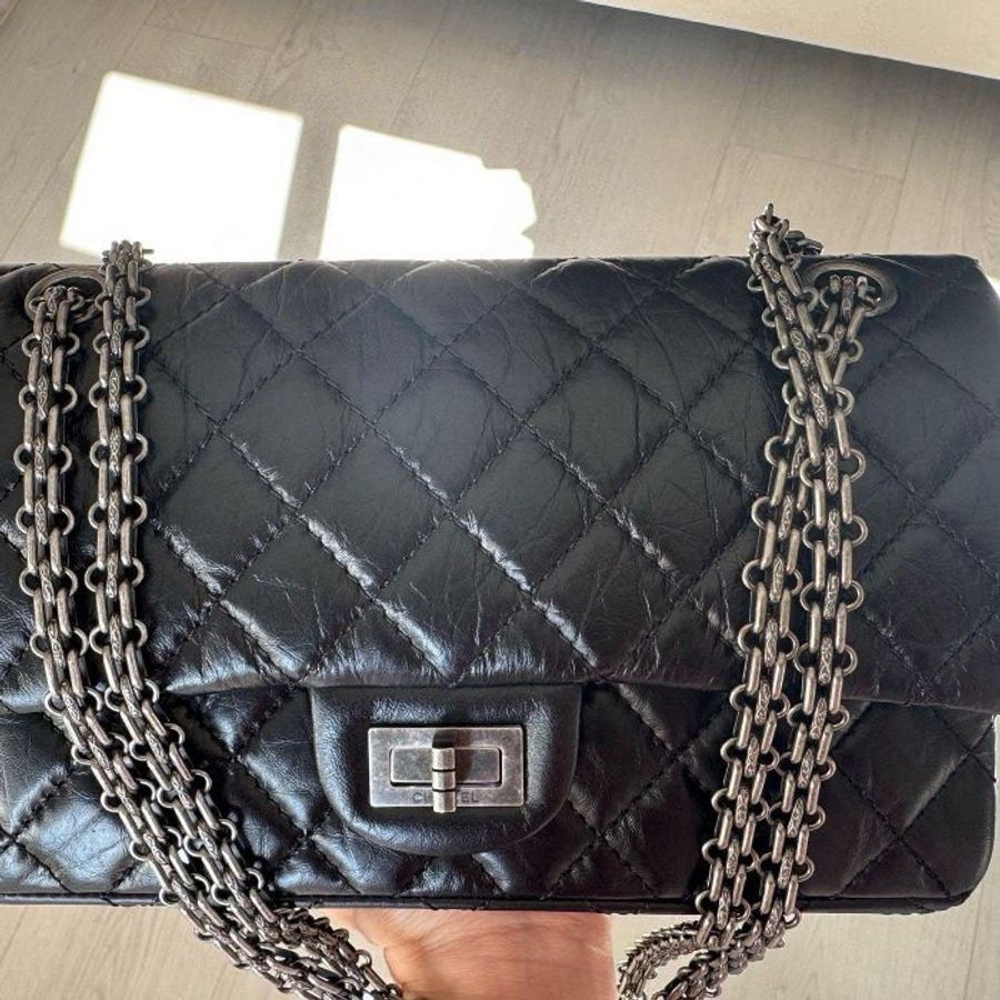 小巴黎二手名牌真品Chanel 2.55  黑銀 膜在 有卡28開 雙蓋 市價37萬-0