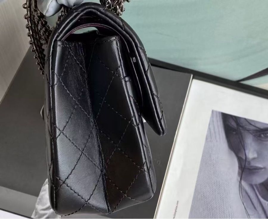小巴黎二手名牌真品Chanel 2.55  黑銀 膜在 有卡28開 雙蓋 市價37萬-5