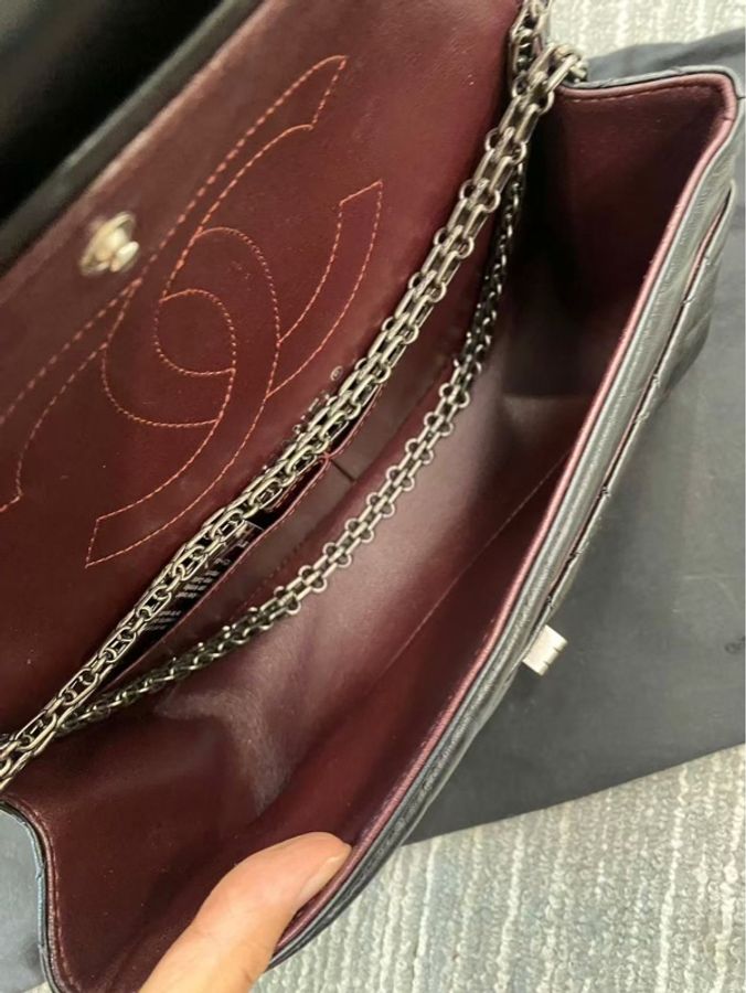 小巴黎二手名牌真品Chanel 2.55  黑銀 膜在 有卡28開 雙蓋 市價37萬-6