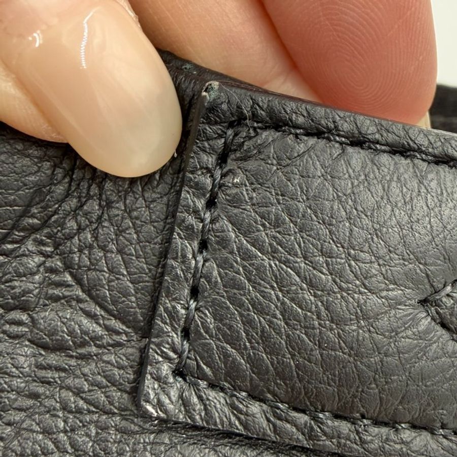 Louis Vuitton -黑色牛皮壓紋Discovery PM胸腰包-17