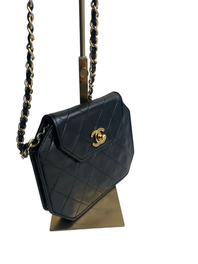 Chanel 黑金雙C扣菱格紋鏈條包-8