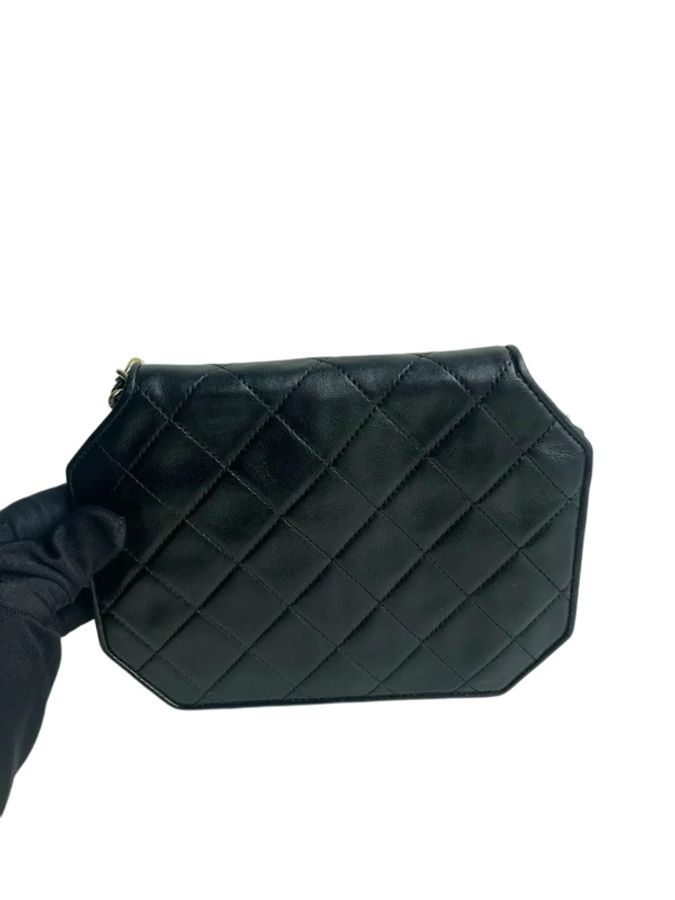 Chanel 黑金雙C扣菱格紋鏈條包-10