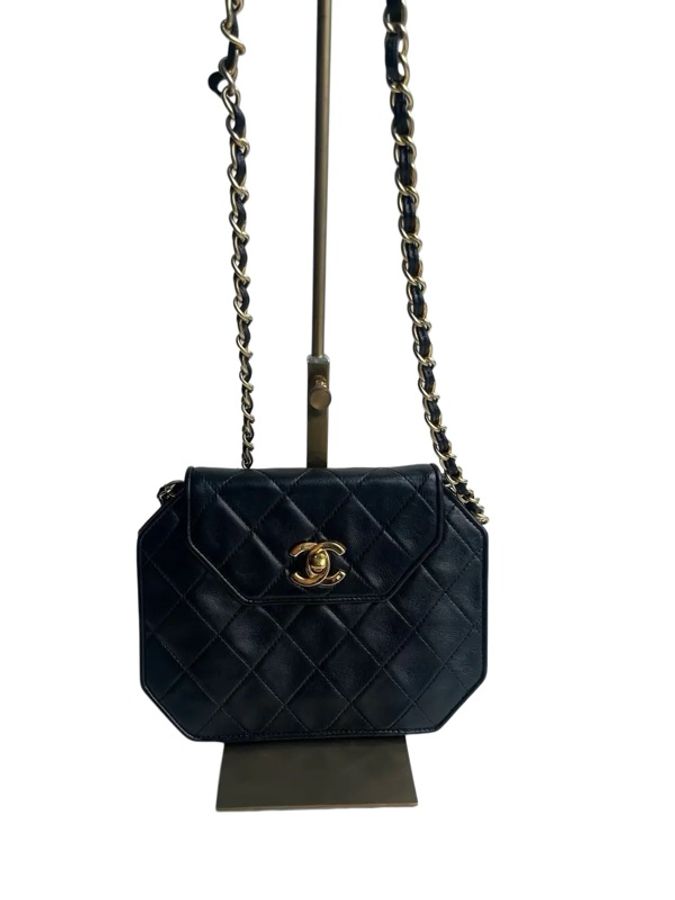 Chanel 黑金雙C扣菱格紋鏈條包-15