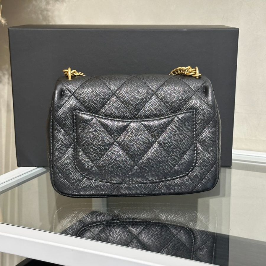 CHANEL 愛心調節釦口蓋包 20 - 粒面牛皮黑金-4