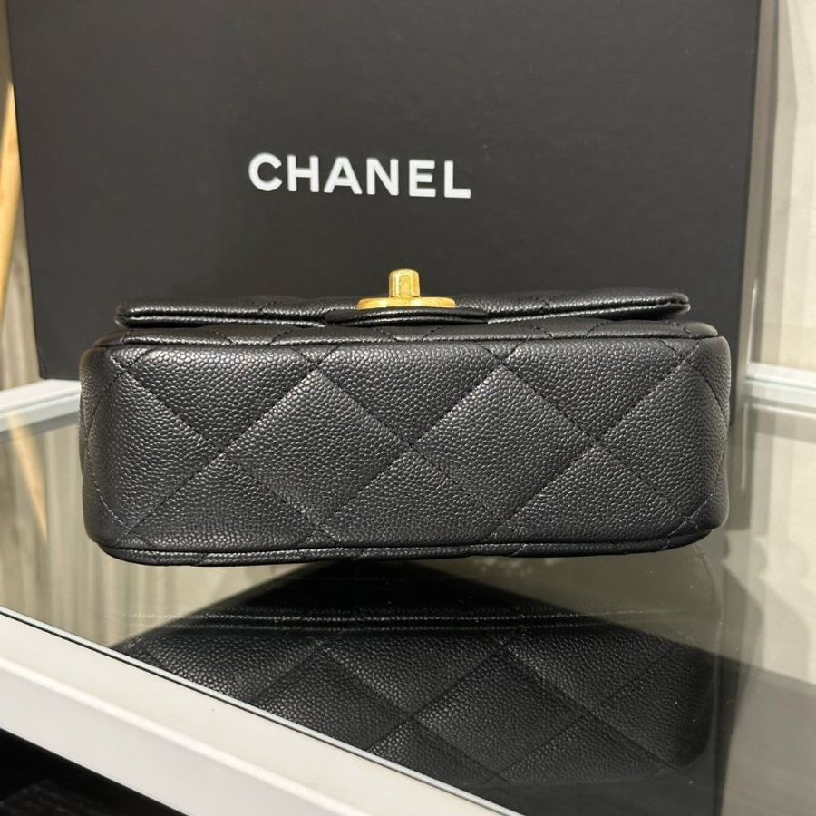 CHANEL 愛心調節釦口蓋包 20 - 粒面牛皮黑金-5