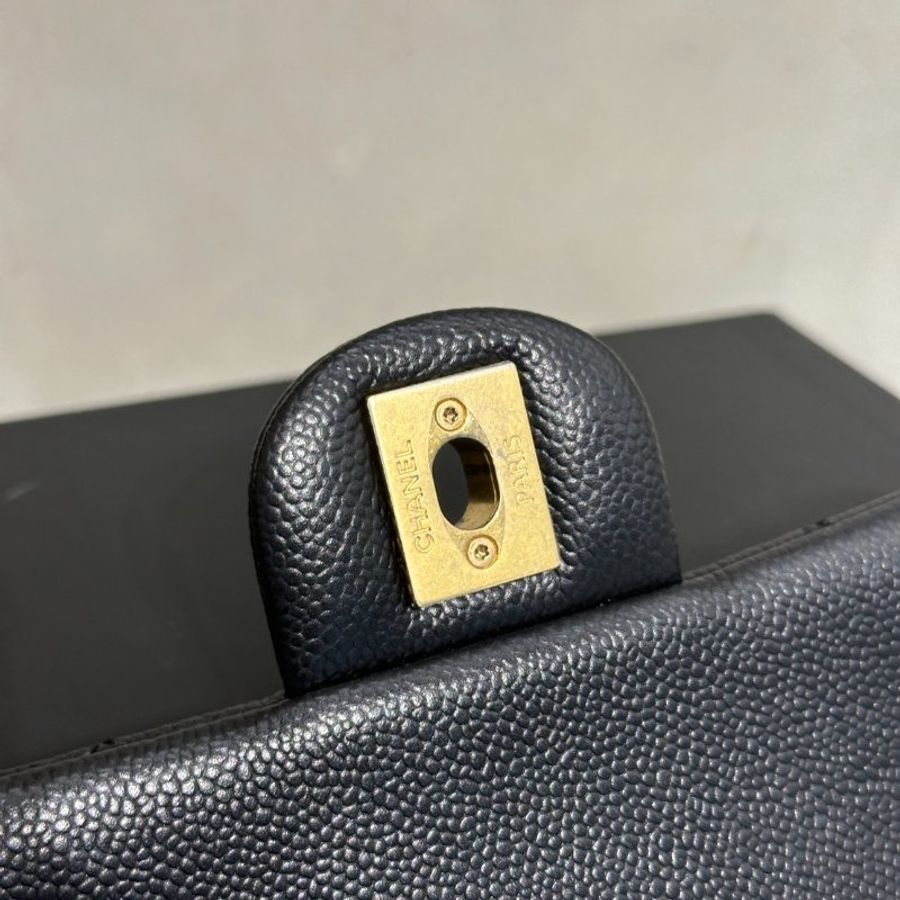 CHANEL 愛心調節釦口蓋包 20 - 粒面牛皮黑金-8