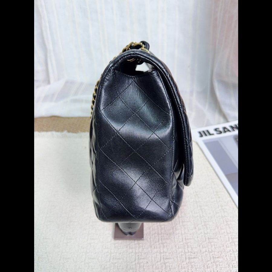 CHANEL CF Maxi 黑金羊皮口蓋包-3