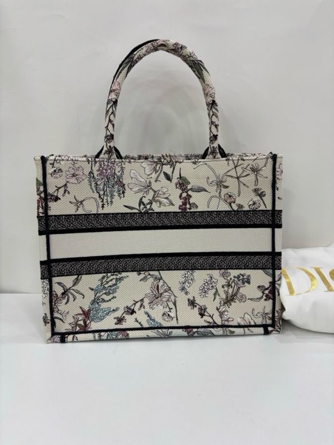 Dior迪奧book rote中型托特千朵花米色花卉刺繡絕美 溫柔度假風拿捏 25編碼 99近閒置 尺寸36x28x16cm-1