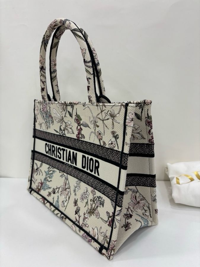Dior迪奧book rote中型托特千朵花米色花卉刺繡絕美 溫柔度假風拿捏 25編碼 99近閒置 尺寸36x28x16cm-3