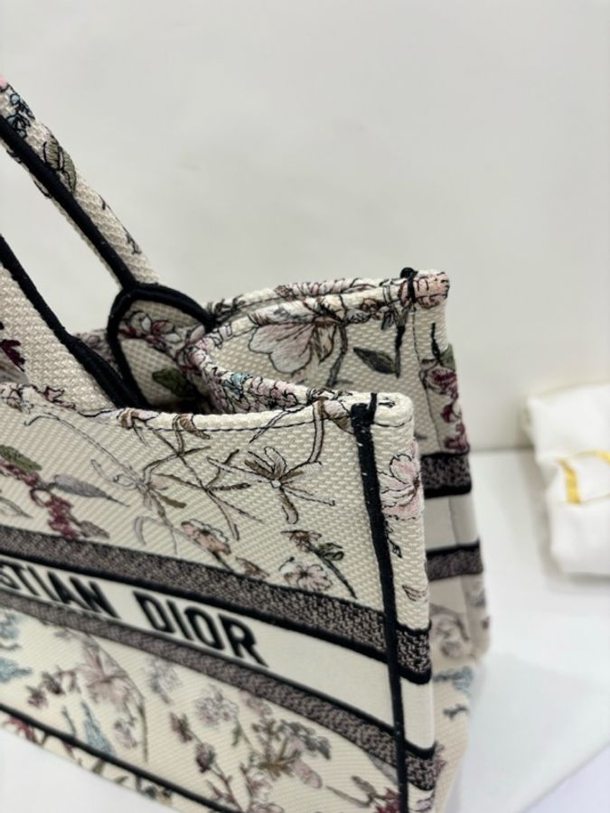Dior迪奧book rote中型托特千朵花米色花卉刺繡絕美 溫柔度假風拿捏 25編碼 99近閒置 尺寸36x28x16cm-8