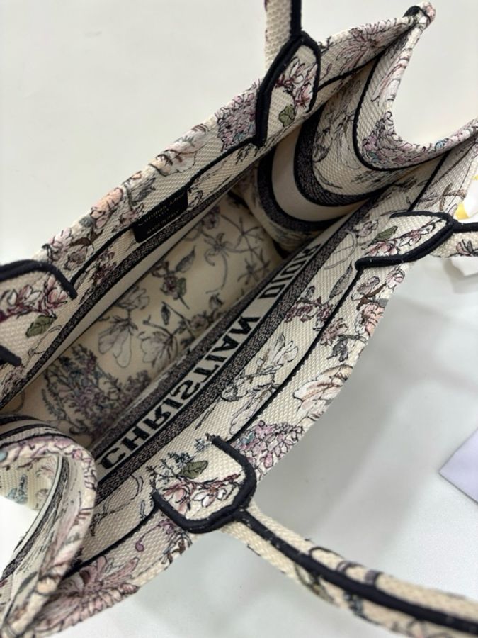 Dior迪奧book rote中型托特千朵花米色花卉刺繡絕美 溫柔度假風拿捏 25編碼 99近閒置 尺寸36x28x16cm-9