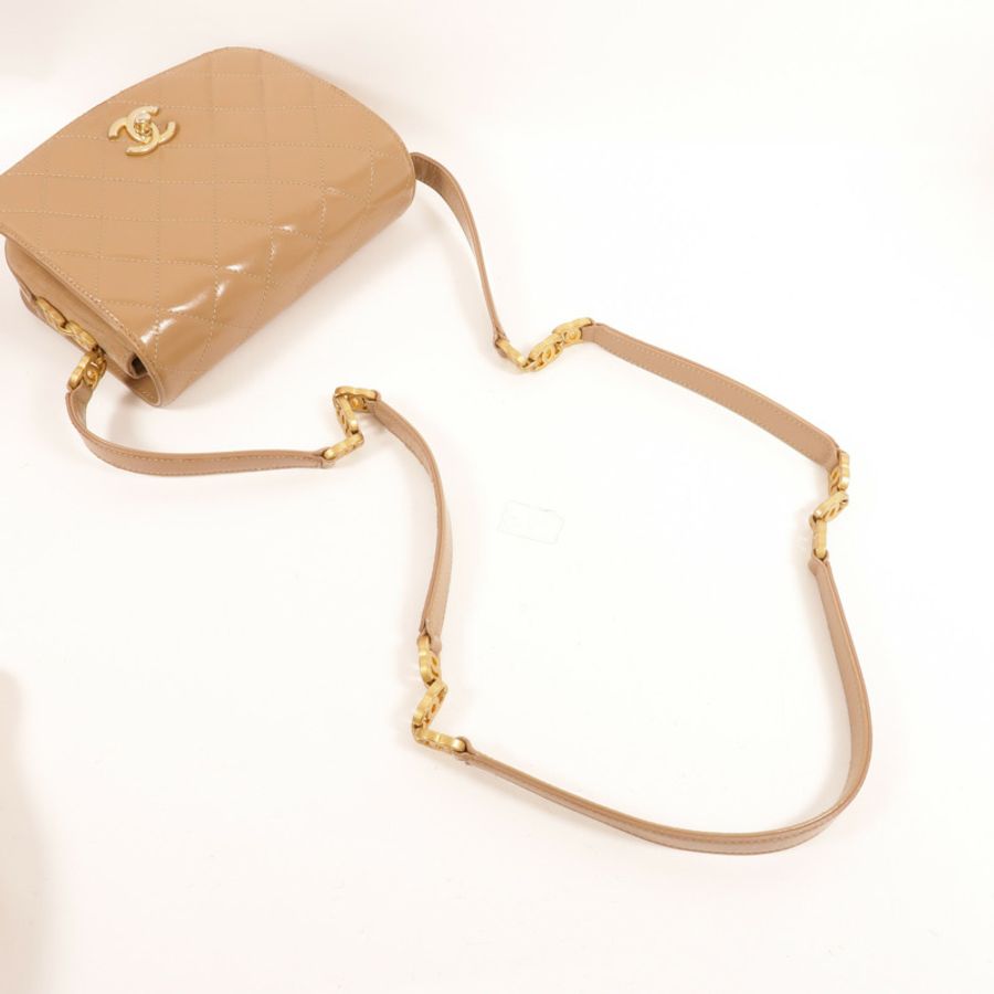 CHANEL 漆皮皮革Mini Messenger Bag肩背袋-5
