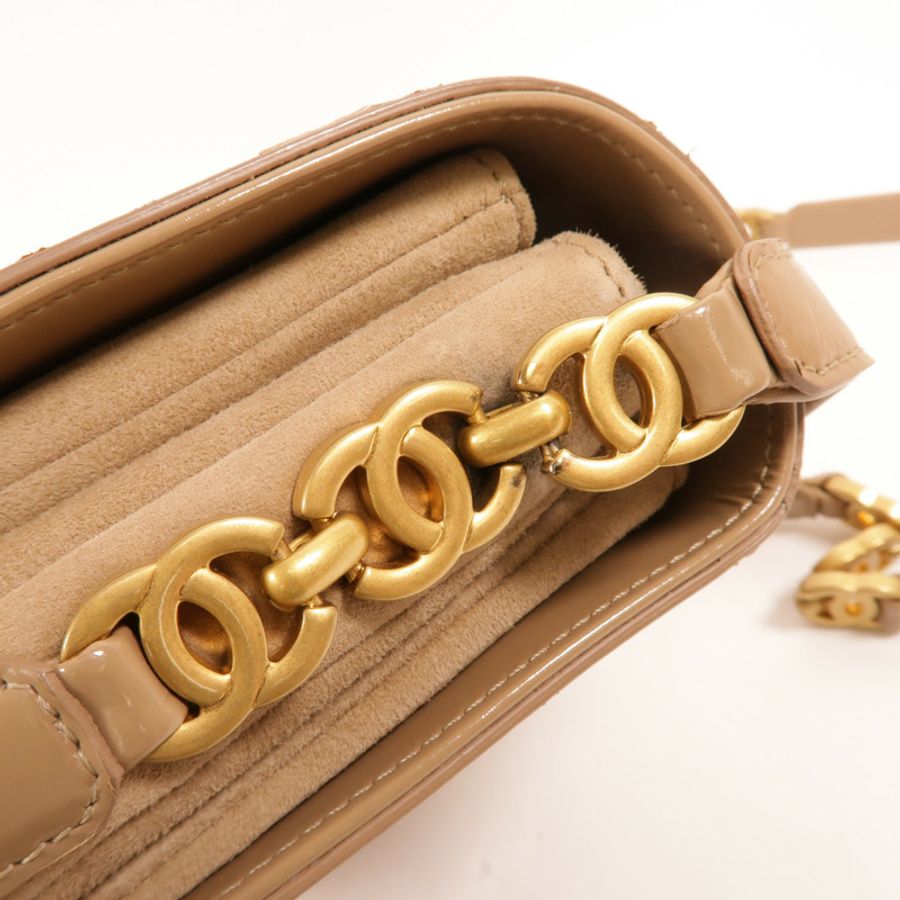 CHANEL 漆皮皮革Mini Messenger Bag肩背袋-8