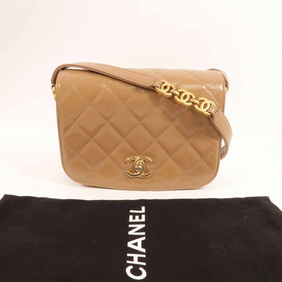 CHANEL 漆皮皮革Mini Messenger Bag肩背袋-12