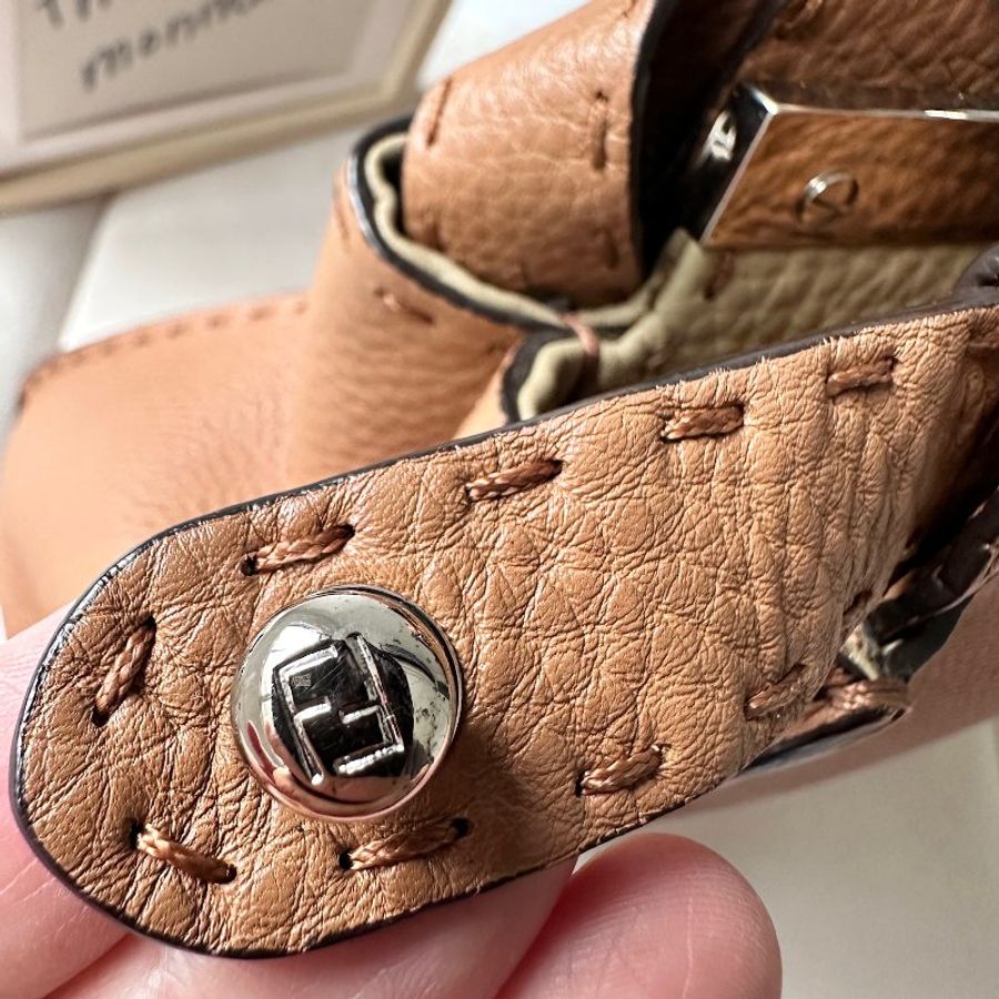Fendi Peekaboo Medium 奶油焦糖 中號尺寸-24