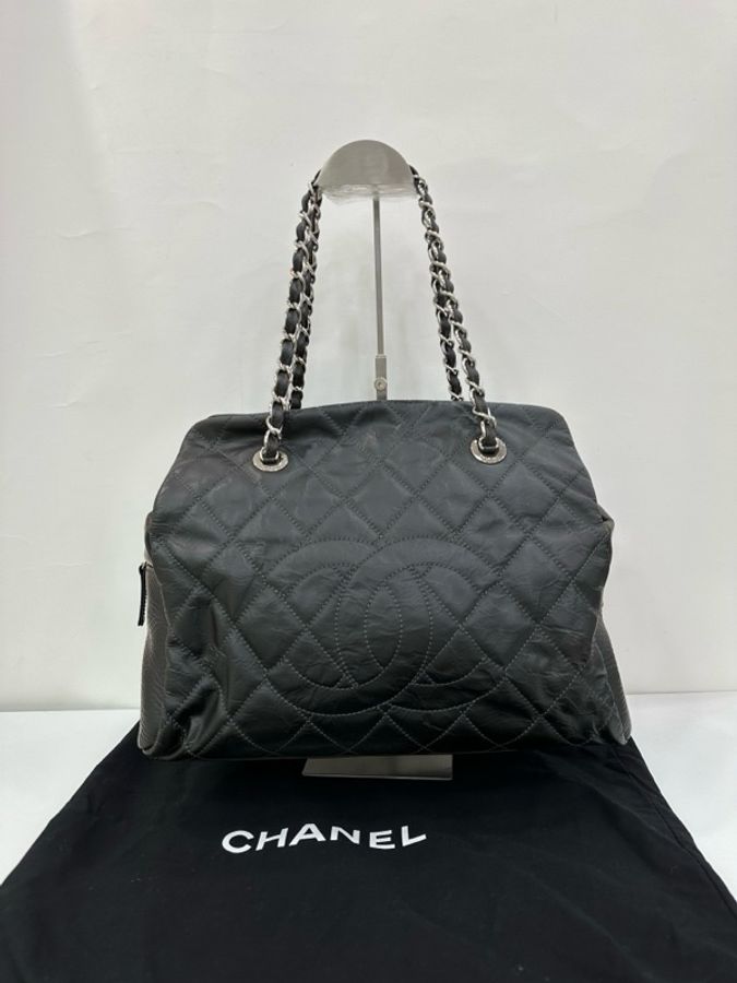 CHANEL香奈兒 黑色牛漆皮鏈條包肩包托特包~13開~尺寸34*17*27cm~-0