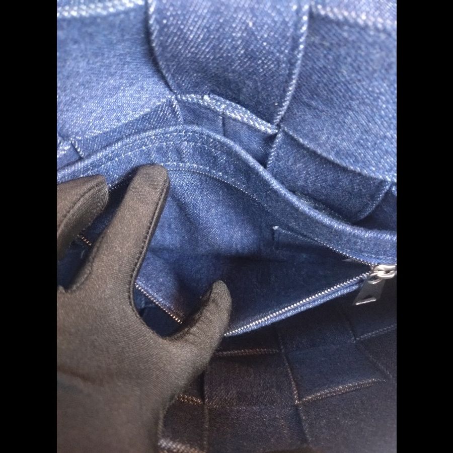 BV 藍色丹寧布款編織斜背口蓋包 cassette-15