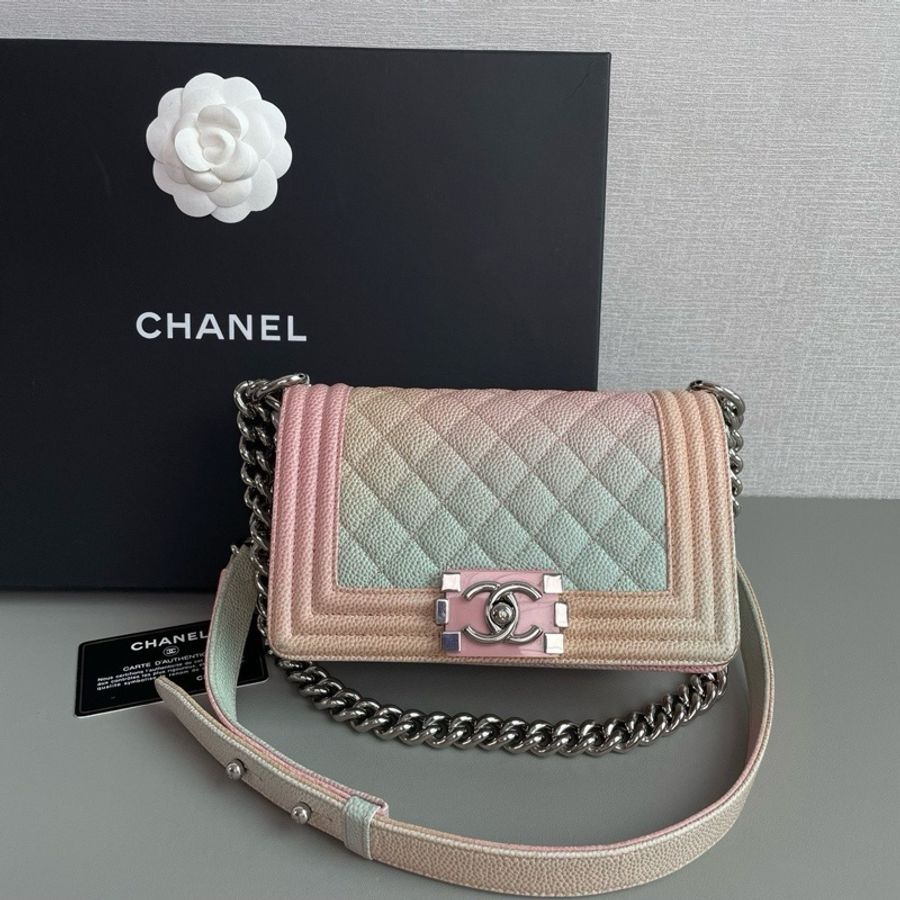 Chanel香奈兒🖤 彩虹漸變🌈荔枝紋牛皮leboy小號98新✨25開有卡 尺寸：20×12 附件：保卡-0