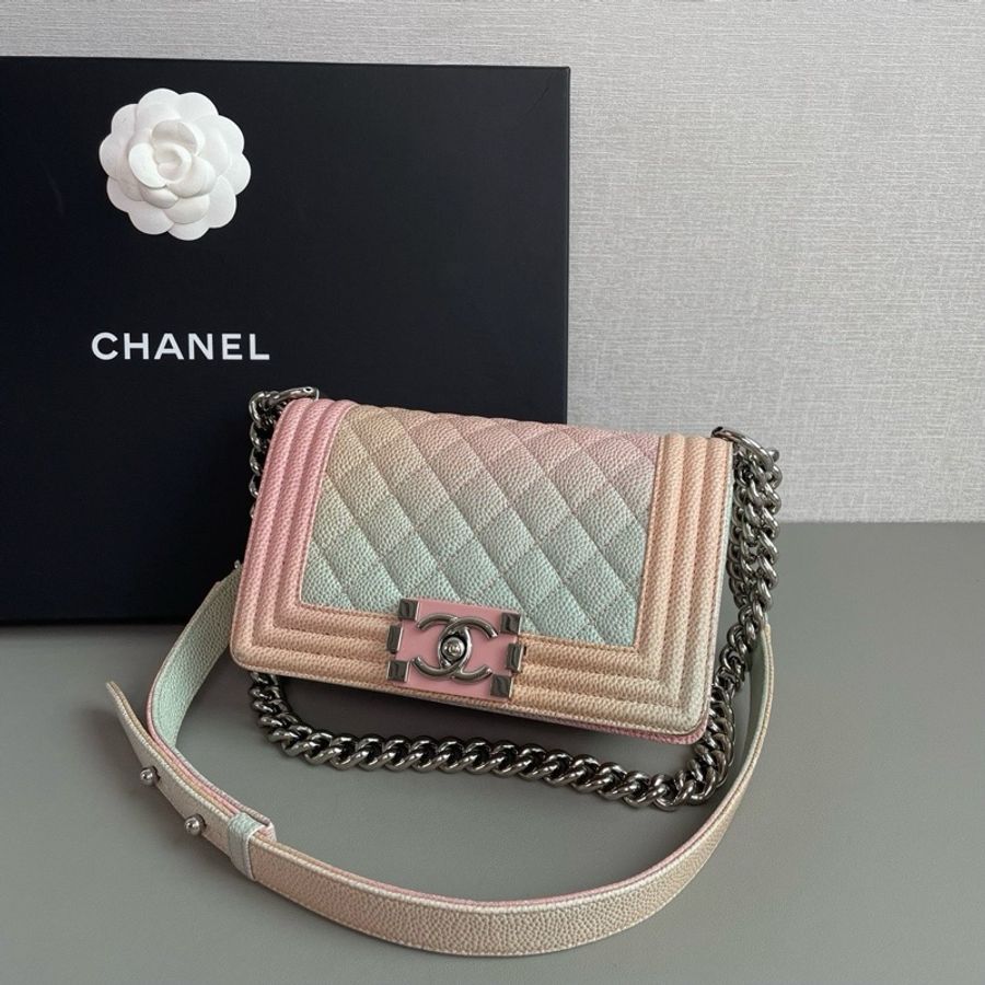 Chanel香奈兒🖤 彩虹漸變🌈荔枝紋牛皮leboy小號98新✨25開有卡 尺寸：20×12 附件：保卡-2
