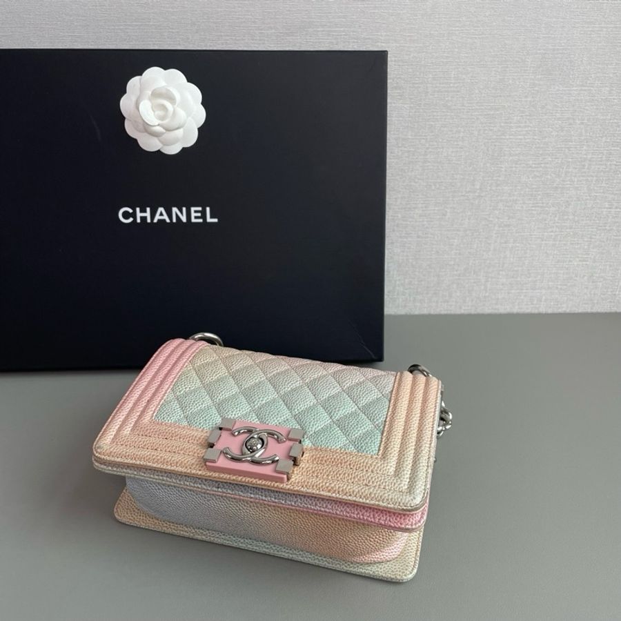 Chanel香奈兒🖤 彩虹漸變🌈荔枝紋牛皮leboy小號98新✨25開有卡 尺寸：20×12 附件：保卡-3