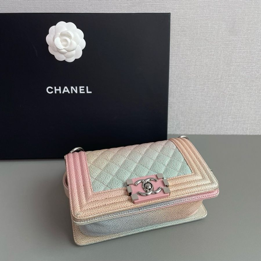 Chanel香奈兒🖤 彩虹漸變🌈荔枝紋牛皮leboy小號98新✨25開有卡 尺寸：20×12 附件：保卡-4