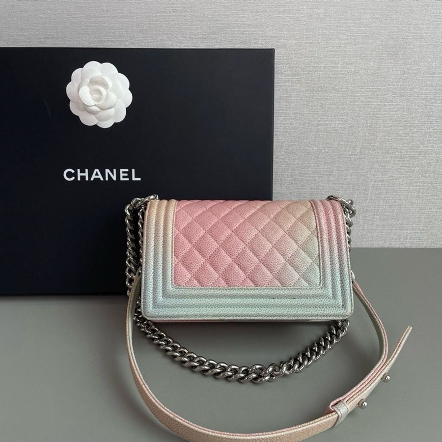 Chanel香奈兒🖤 彩虹漸變🌈荔枝紋牛皮leboy小號98新✨25開有卡 尺寸：20×12 附件：保卡-5