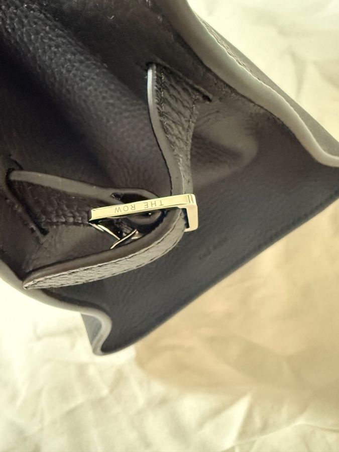 the row margaux 10 black-4