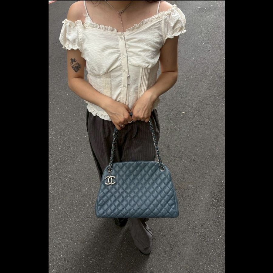 Chanel 銀鍊藍荔枝皮肩側仕女包-4
