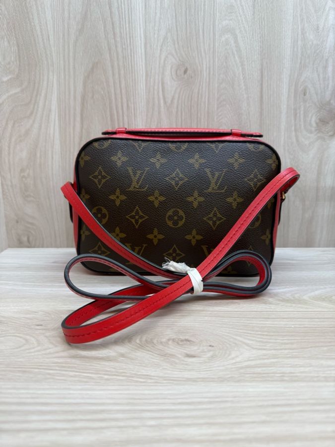 LV 老花紅色邊流蘇拉鏈相機包-1