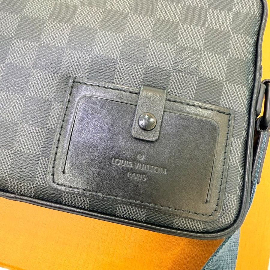 LV Alpha 黑棋盤格郵差包-6
