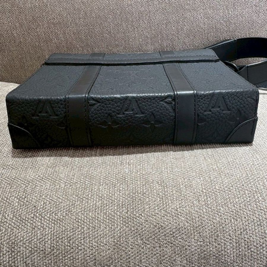 LV 黑色壓紋PM郵差包 晶片款-4