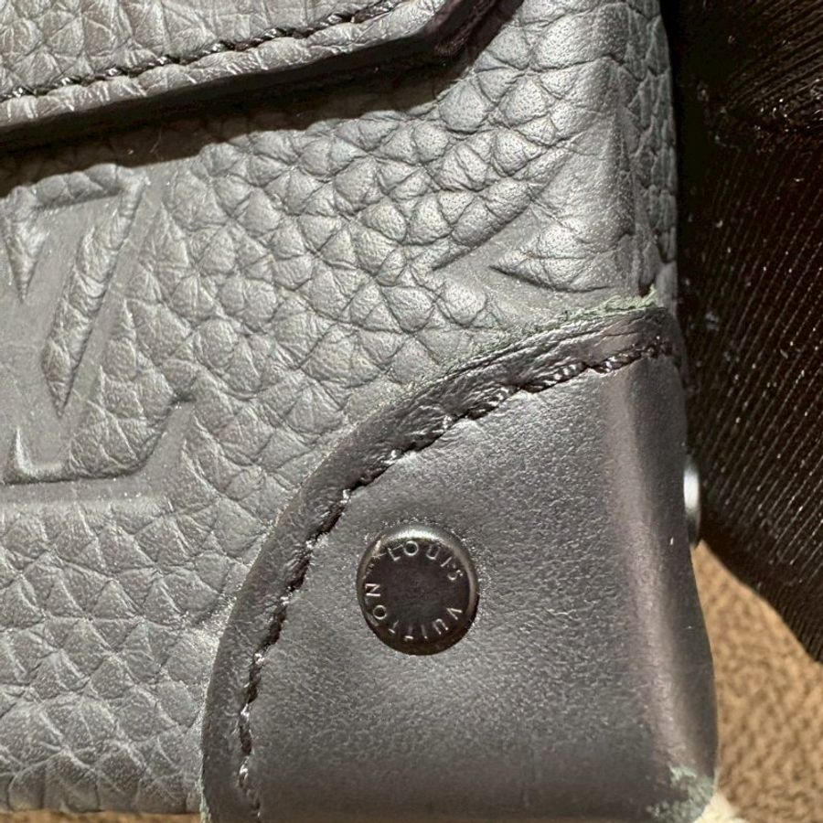 LV 黑色壓紋PM郵差包 晶片款-7