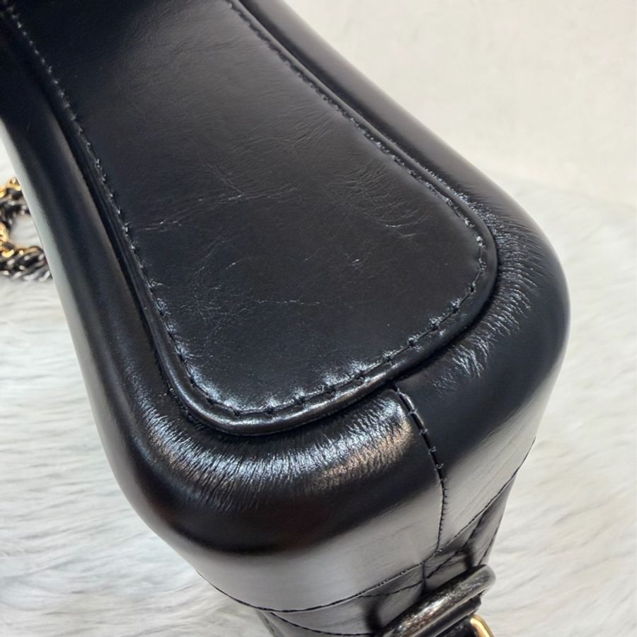 CHANEL A91810 gabrielle 小號山形紋流浪包｜ 斜背包 流浪包 斜挎包-10