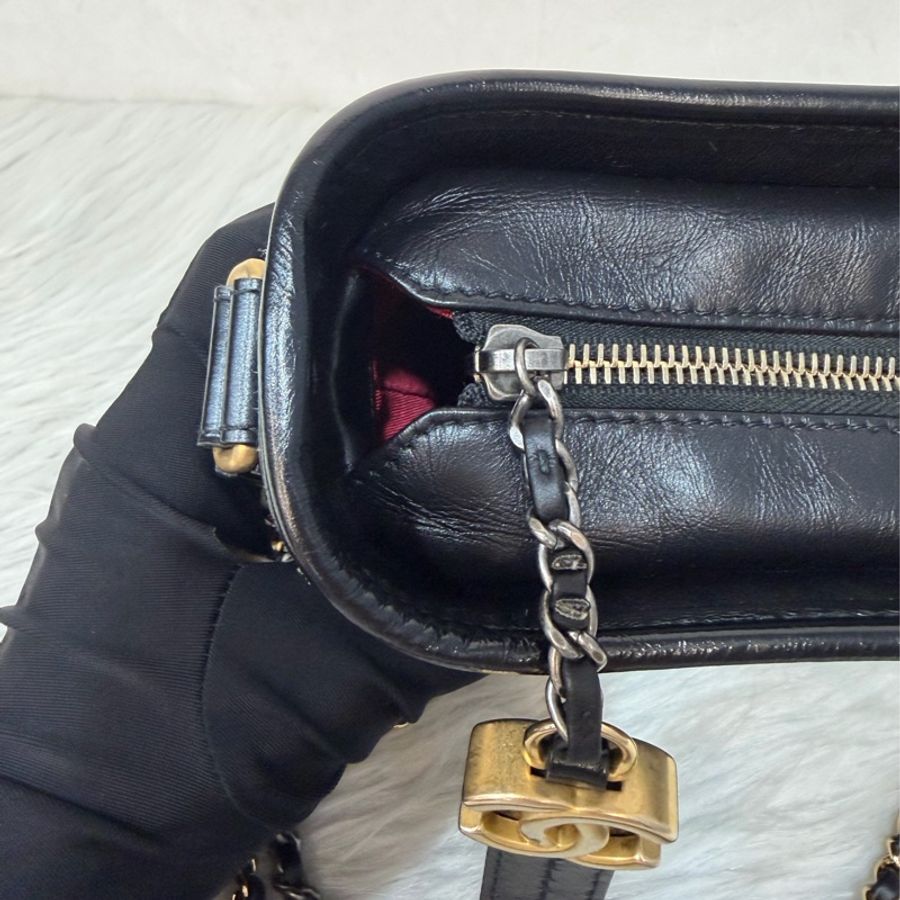 CHANEL A91810 gabrielle 小號山形紋流浪包｜ 斜背包 流浪包 斜挎包-25