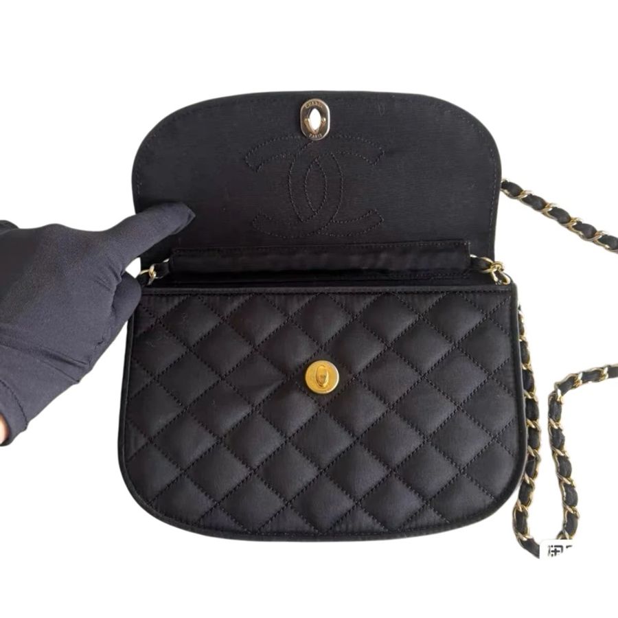 Chanel 黑金雙c扣菱格紋鏈條包-9