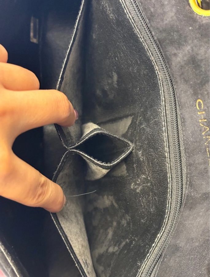 Chanel 黑金雙c扣菱格紋麂皮鏈條包-8