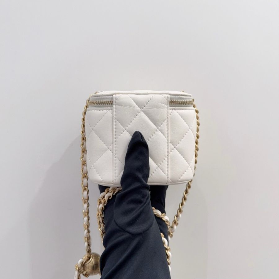 Chanel香奈兒 白色金扣菱格羊皮金球Mini迷你小盒子-1