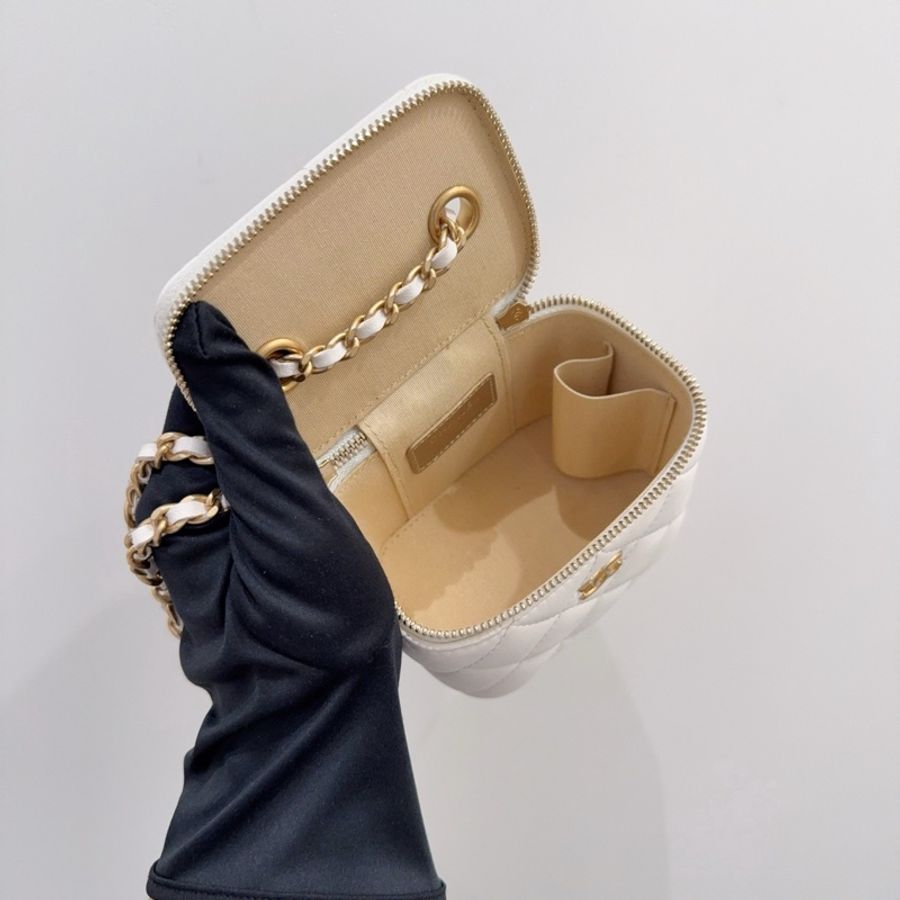 Chanel香奈兒 白色金扣菱格羊皮金球Mini迷你小盒子-9