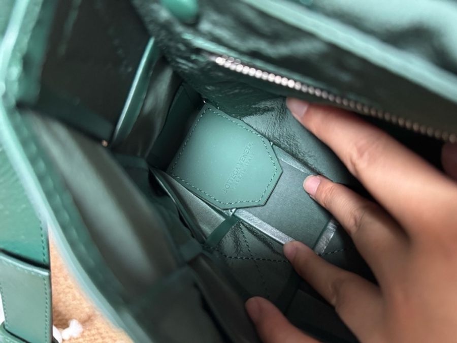 閒置新未使用 葆蝶家Bottega Veneta  牛皮革 雨樹綠挎包-7